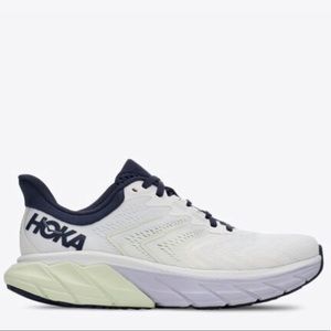 Hoka One One Blanc De Blanc / Outer Space
Arahi 5 Sz. 7B